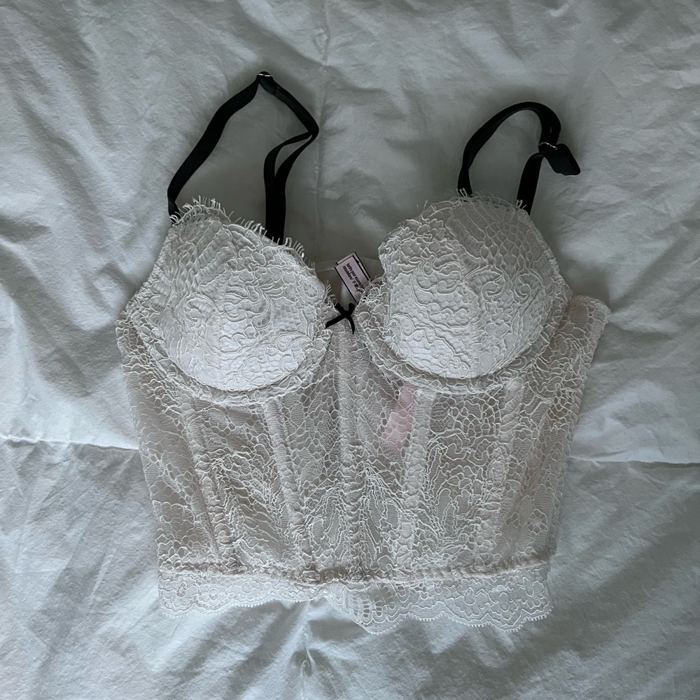 Victoria’s Secret white lace wire lightly padded corset bra